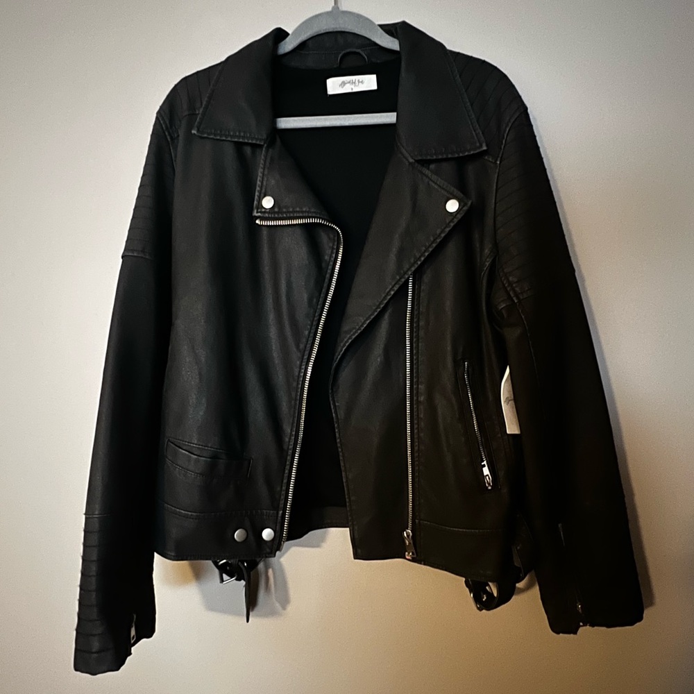 Elegant Black Leather Jacket